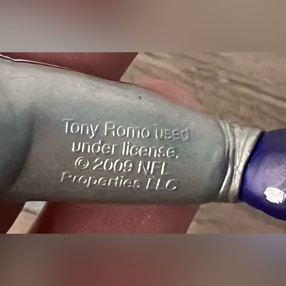 Hallmark NEW 2009 Christmas Ornament NFL Tony Romo 15th Football Legends series - Picture 4 of 10